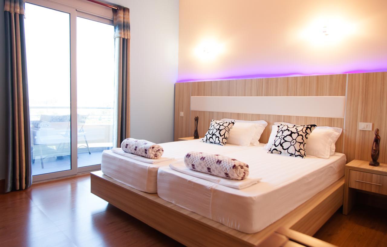 Hotel Blue Moon Ulcinj Exteriör bild