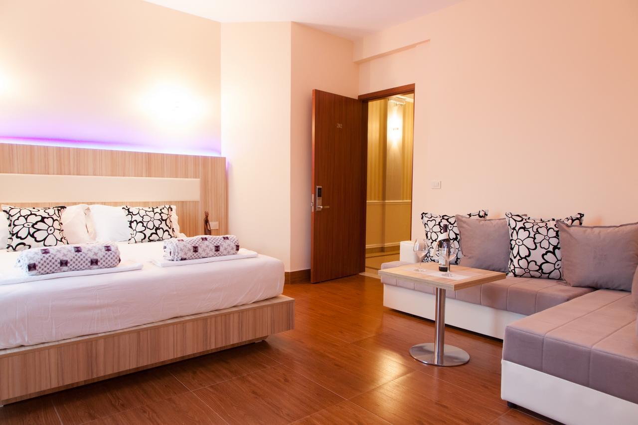 Hotel Blue Moon Ulcinj Exteriör bild