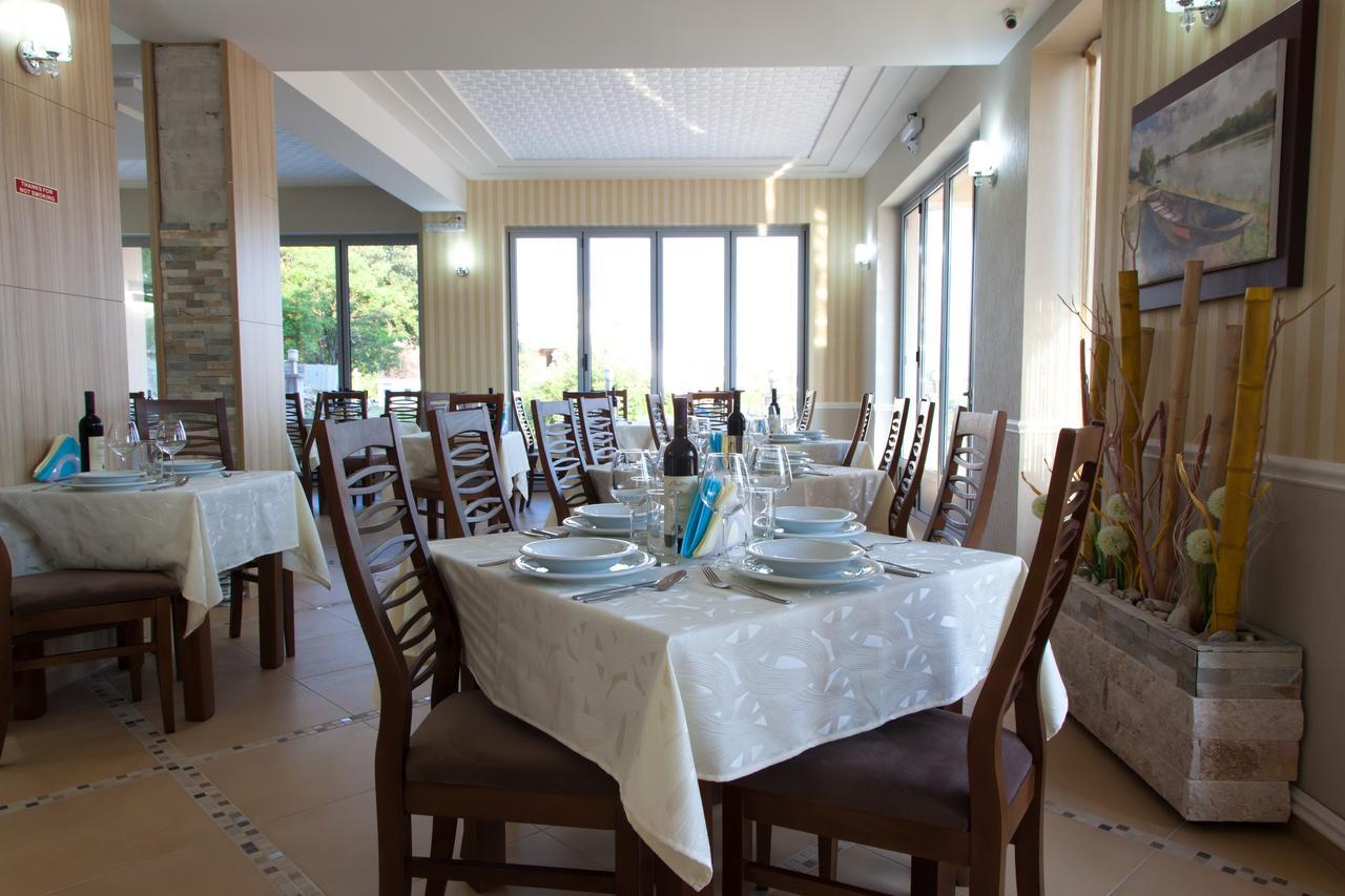 Hotel Blue Moon Ulcinj Exteriör bild